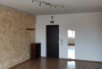 Apartament cu 2 camere semidecomandat în Apărătorii Patriei