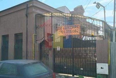 Casă cu 4 camere cu Teren 300 Mp în Central