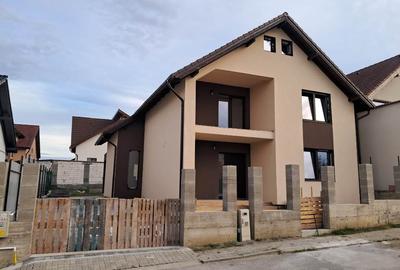 Casă individuală cu 4 camere cu Canalizare în Șura Mică - 1