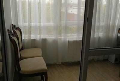 Apartament cu 2 camere decomandat în UTA - 7