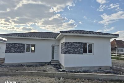 Casă cu 4 camere cu Teren 76 Mp în Lazuri - 1