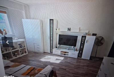 Apartament cu 2 camere semidecomandat în Teiul Doamnei