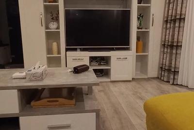 Apartament cu 4 camere semidecomandat în Central