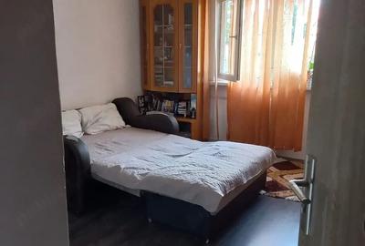 Garsonieră decomandată în Tractorul