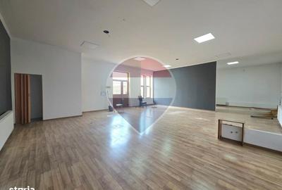Casă cu 4 camere cu Teren 100 Mp în Central