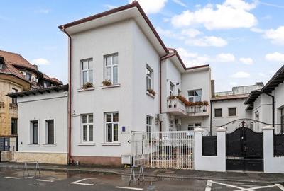 Casă individuală cu 8 camere cu Canalizare în Unirii