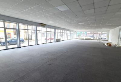 Spațiu comercial, de 300 mp, în Central