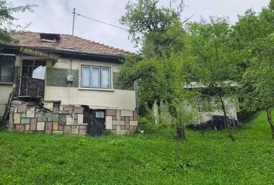 Casă cu 4 camere cu Teren 52 Mp în Central