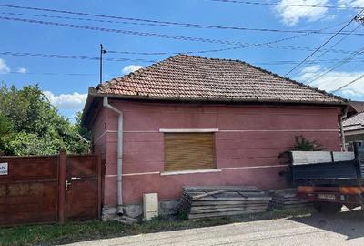 Casă cu 3 camere cu Teren 400 Mp în Central