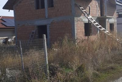 Casă individuală cu 4 camere cu Teren 500 Mp în Cătămărești-Deal
