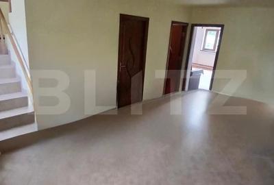 Casă cu 7 camere cu Teren 650 Mp în Sânpetru