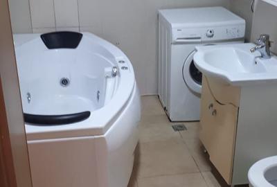 Apartament cu 3 camere decomandat în Girocului