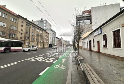 Apartament cu 2 camere semidecomandat, mobilat în Central