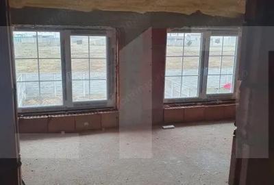 Casă cu Teren 306 Mp în Urseni
