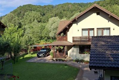 Casă cu 5 camere cu Teren 700 Mp în Timișu de Jos