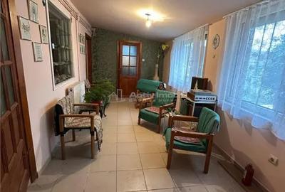 Casă cu 7 camere cu Teren 900 Mp în Central - 1