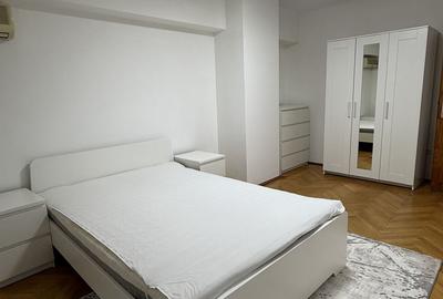 Apartament cu 3 camere în Centrul Civic