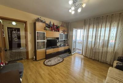 Apartament cu 4 camere decomandat în Micro 4