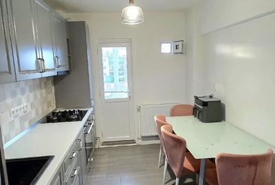 Apartament cu 3 camere decomandat în Trivale