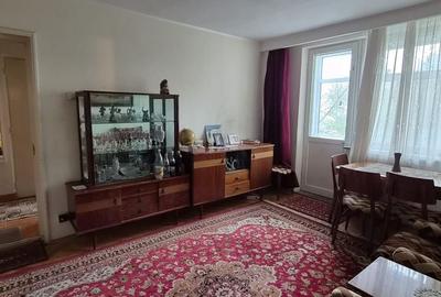 Apartament cu 3 camere semidecomandat în Trivale
