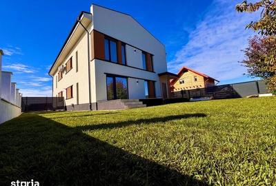 Casă cu 4 camere cu Teren 300 Mp în Domnești