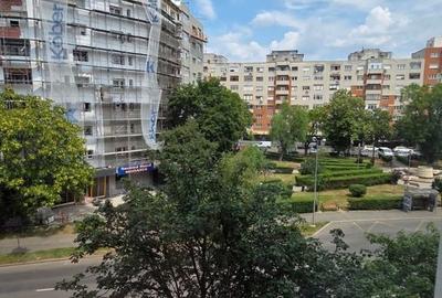 Apartament cu 4 camere decomandat în Soarelui