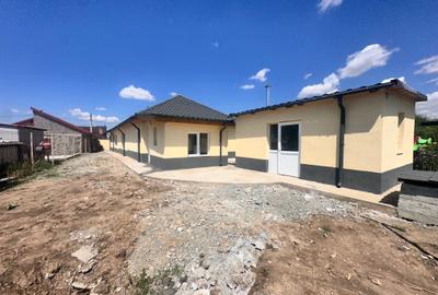 Casă cu 4 camere în Exterior Vest