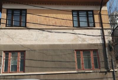 Casă individuală cu 14 camere cu Canalizare în Banu Manta - 1