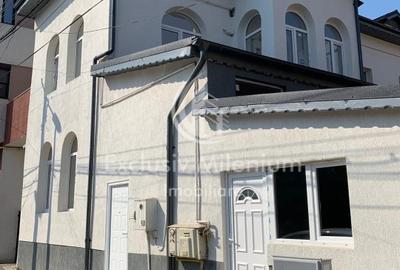 Casă individuală cu 7 camere cu Canalizare în Ștefan cel Mare - 1