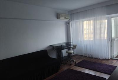 Apartament cu 2 camere decomandat în Trocadero