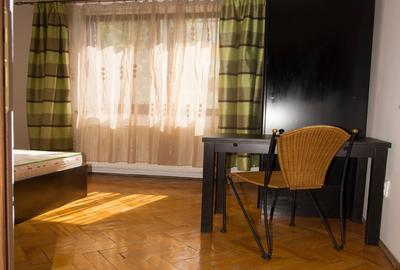 Apartament cu 3 camere semidecomandat în Plopilor - 1