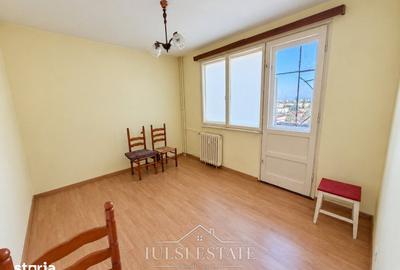 Apartament cu 3 camere semidecomandat în Andrei Mureșanu