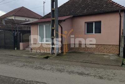 Casă cu 3 camere cu Teren 2121 Mp în Vadu Crișului