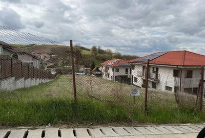 Teren Construcții intravilan de 1012 mp, în Dezmir