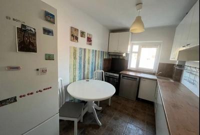Apartament cu 3 camere semidecomandat în Turda