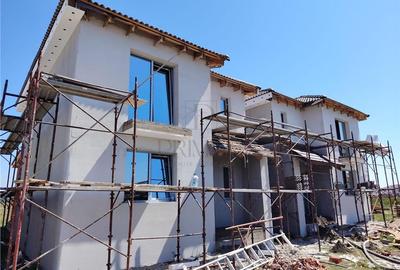 Duplex cu 4 camere cu Canalizare în Moșnița Veche - 2