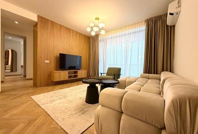 Apartament cu 3 camere semidecomandat în P-ța Victoriei