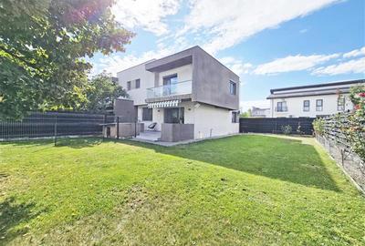 Duplex cu 4 camere cu Canalizare în Domnești