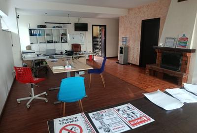 Spațiu comercial, de 80 mp, în Blejoi
