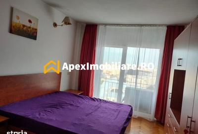 Apartament cu 3 camere semidecomandat în Centrul Civic