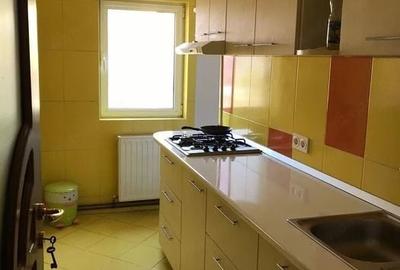 Garsonieră decomandată în Titan