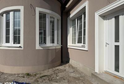 Casă cu 2 camere decomandat în Iosia