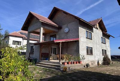 Casă individuală cu 5 camere cu Teren 2000 Mp în Câlnic