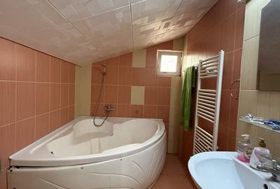 Casă cu 6 camere cu Teren 606 Mp în Central