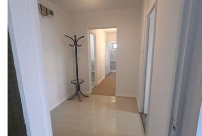 Apartament cu 3 camere decomandat în Dristor