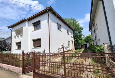 Casă cu 4 camere cu Teren 495 Mp în Central - 2