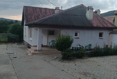 Casă individuală cu 4 camere cu Teren 1439 Mp în Saschiz