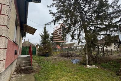 Casă cu 4 camere cu Teren 2000 Mp în Central