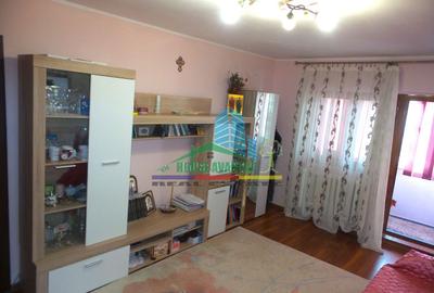 Apartament cu 6 camere decomandat în Central
