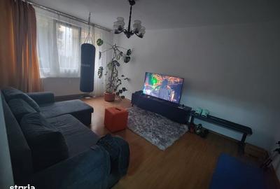 Apartament cu 3 camere în Drumul Taberei